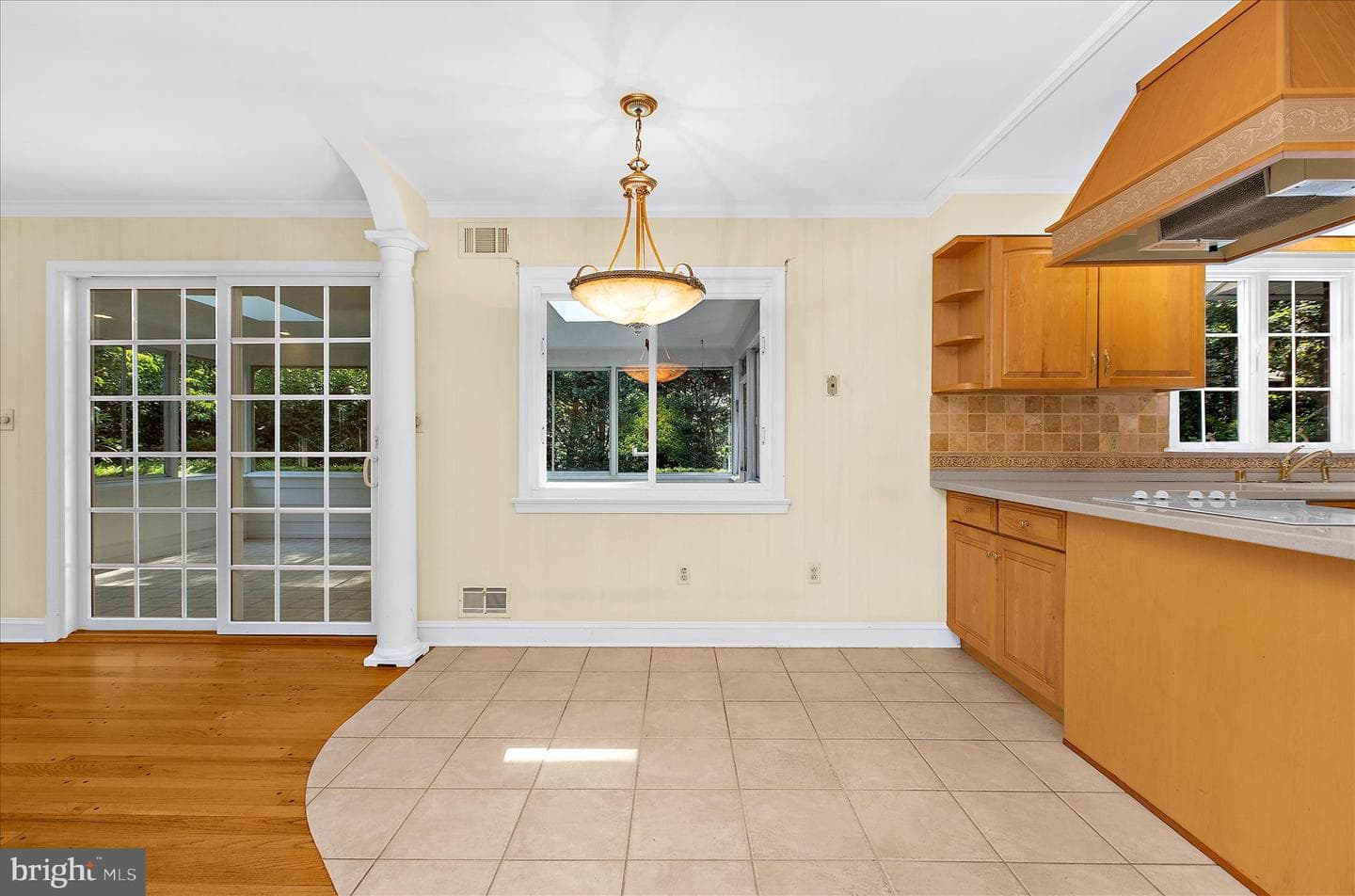 537 Devonshire Court photo 13