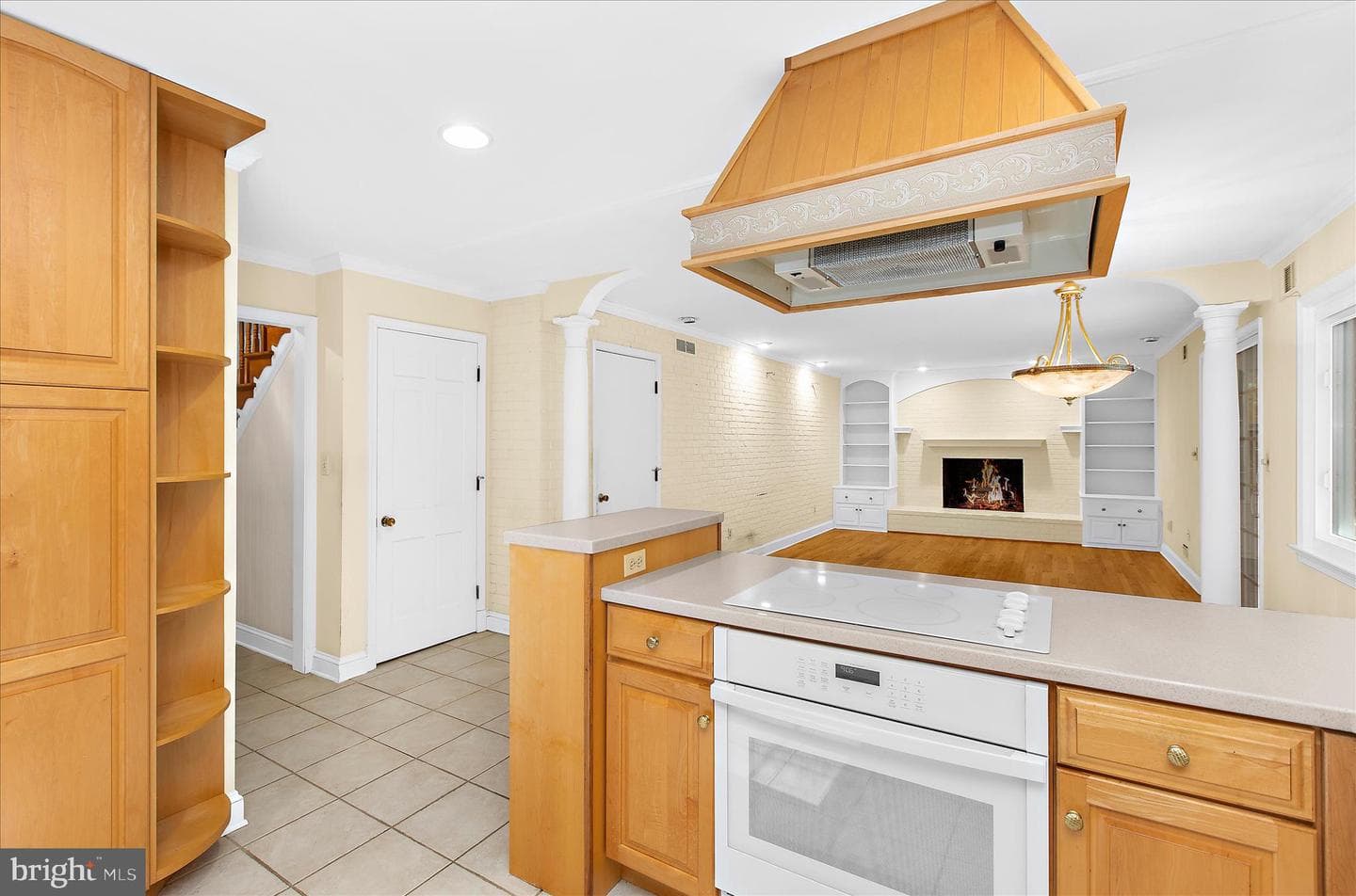 537 Devonshire Court photo 18