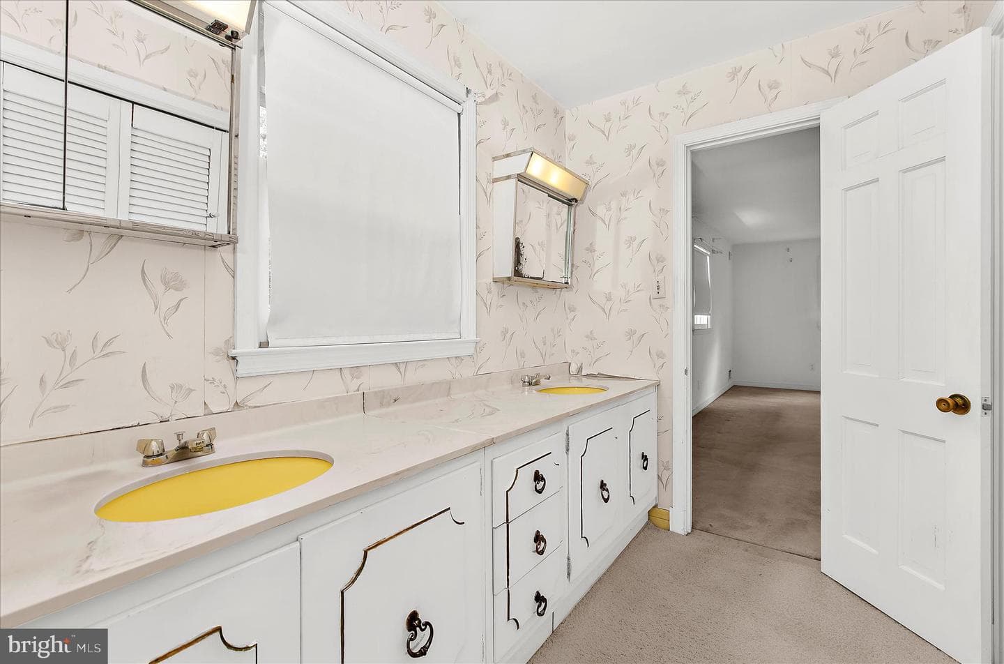 537 Devonshire Court photo 28
