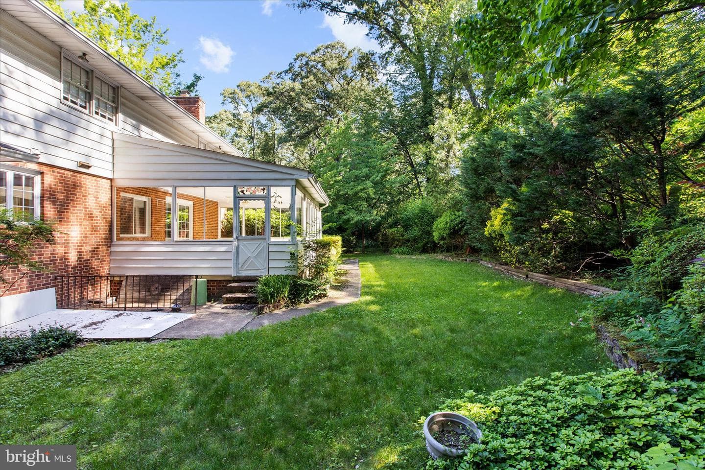 537 Devonshire Court photo 46