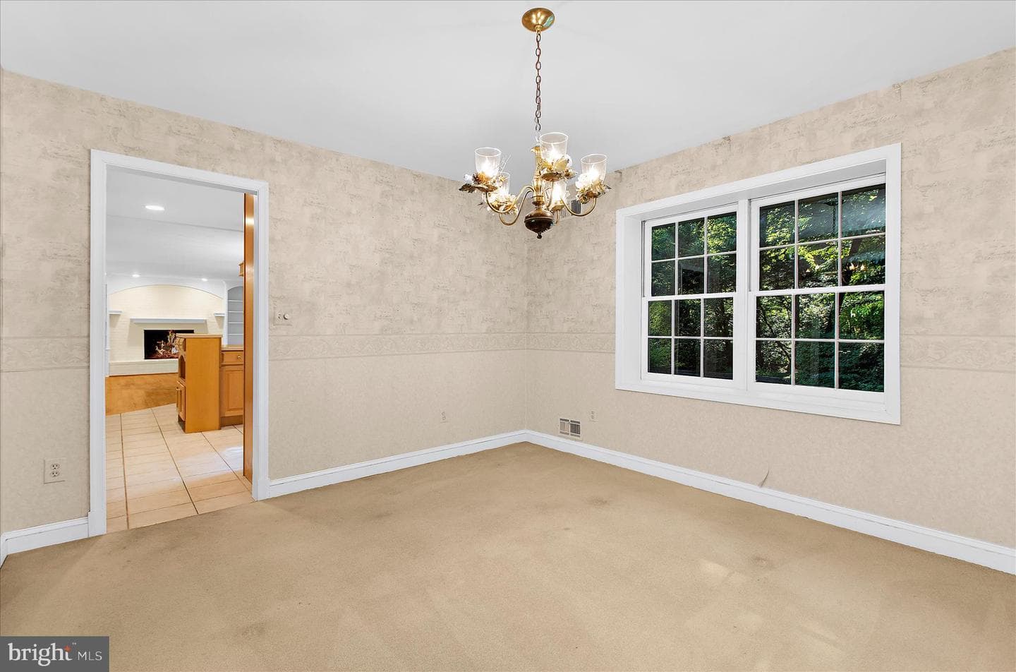 537 Devonshire Court photo 9