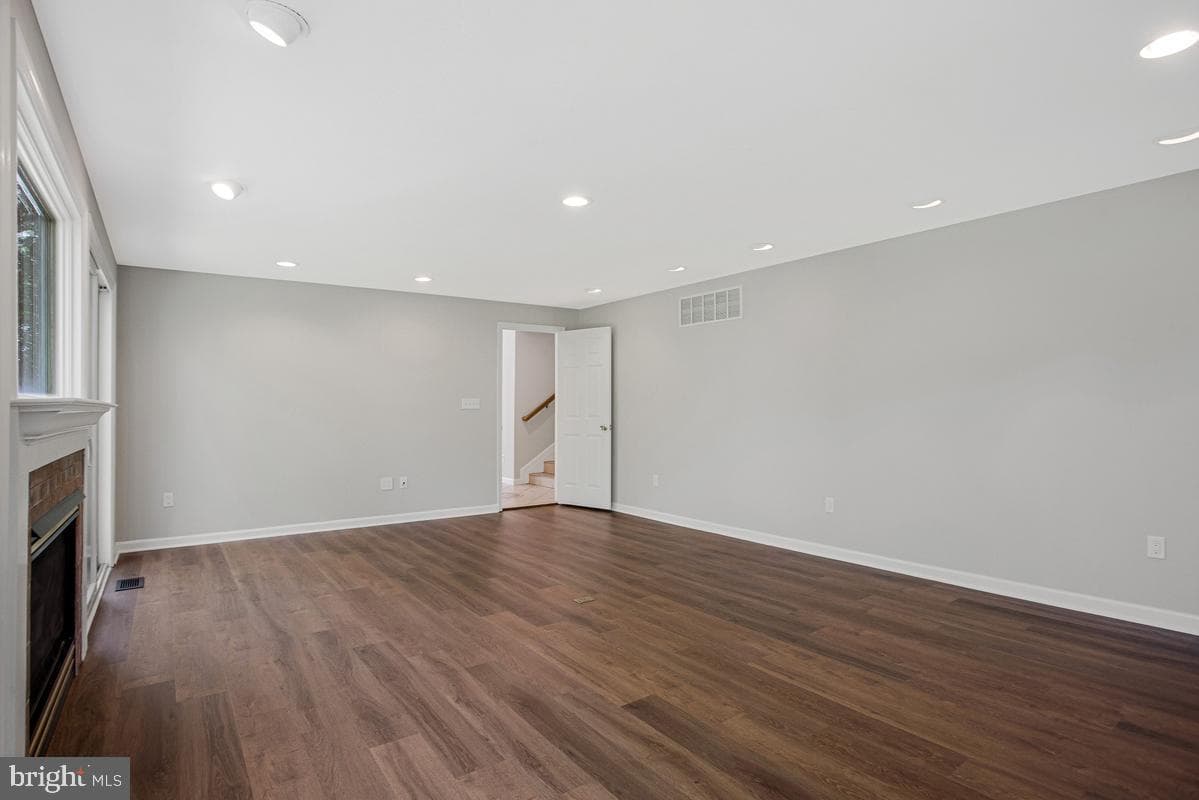 421 Edgewater Road photo 10