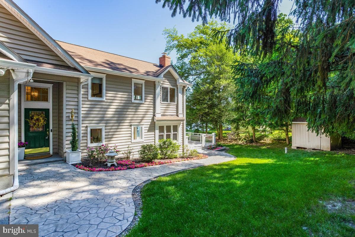 421 Edgewater Road photo 2
