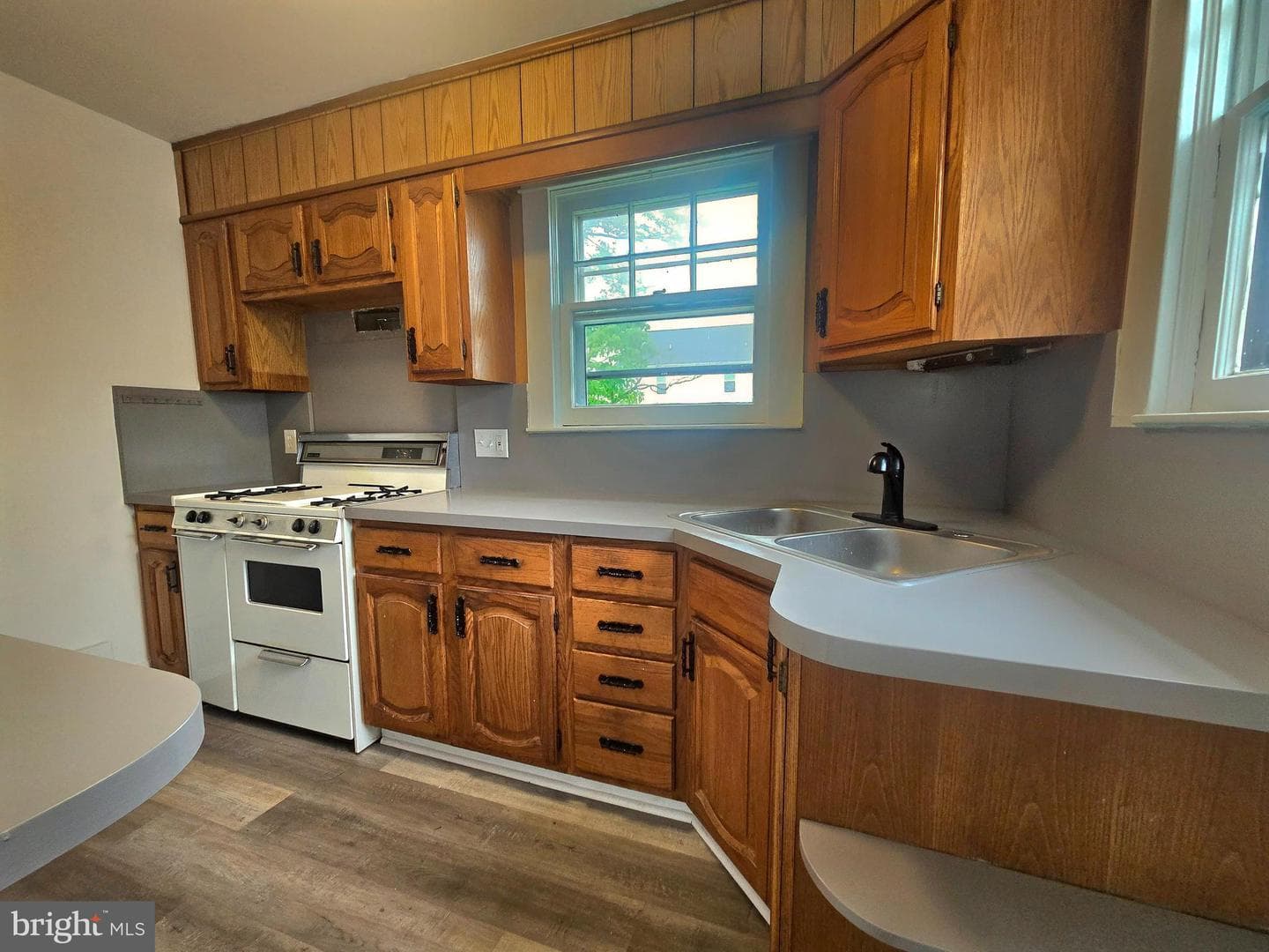220 Meadow Road photo 11
