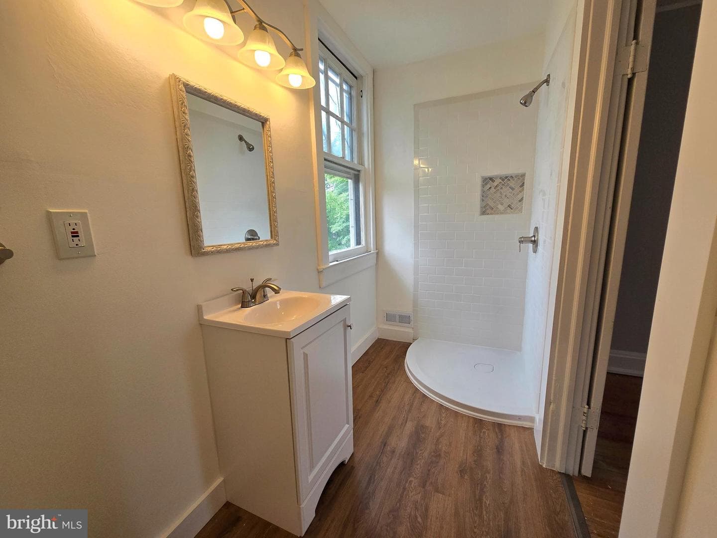 220 Meadow Road photo 17