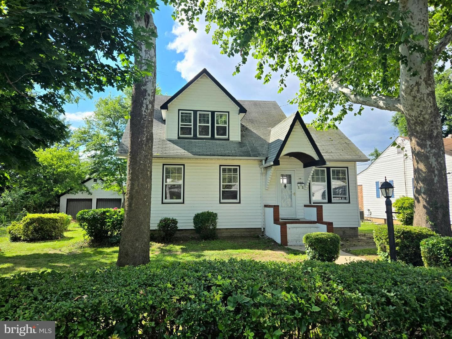 220 Meadow Road photo 3