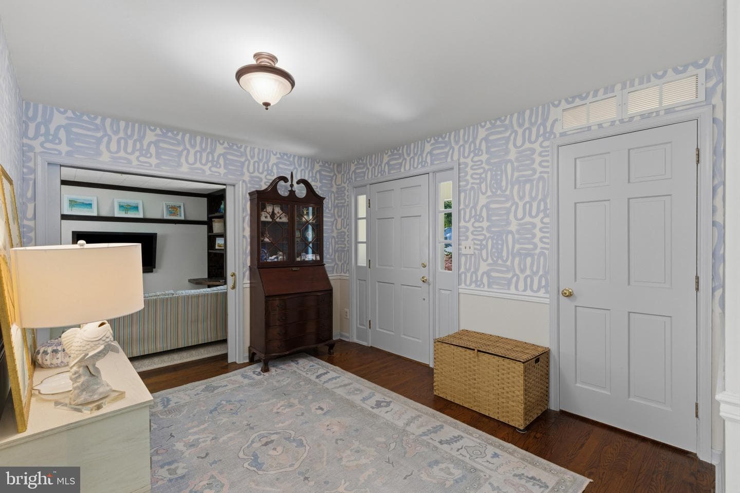 1915 Dulaney Place photo 4