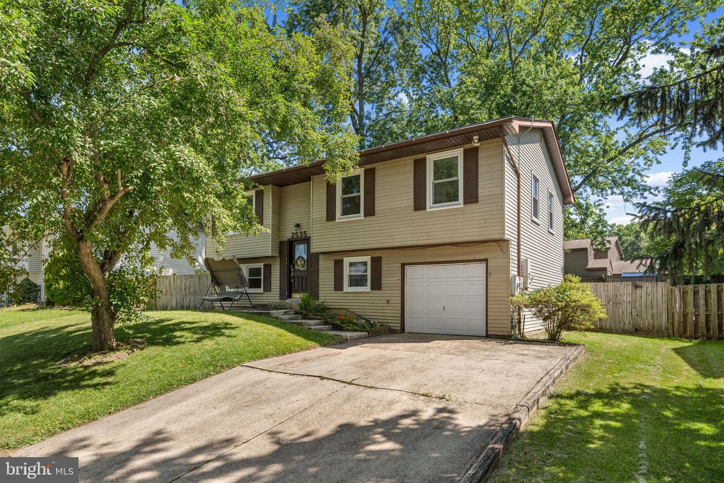 2535 Symphony Lane photo 2