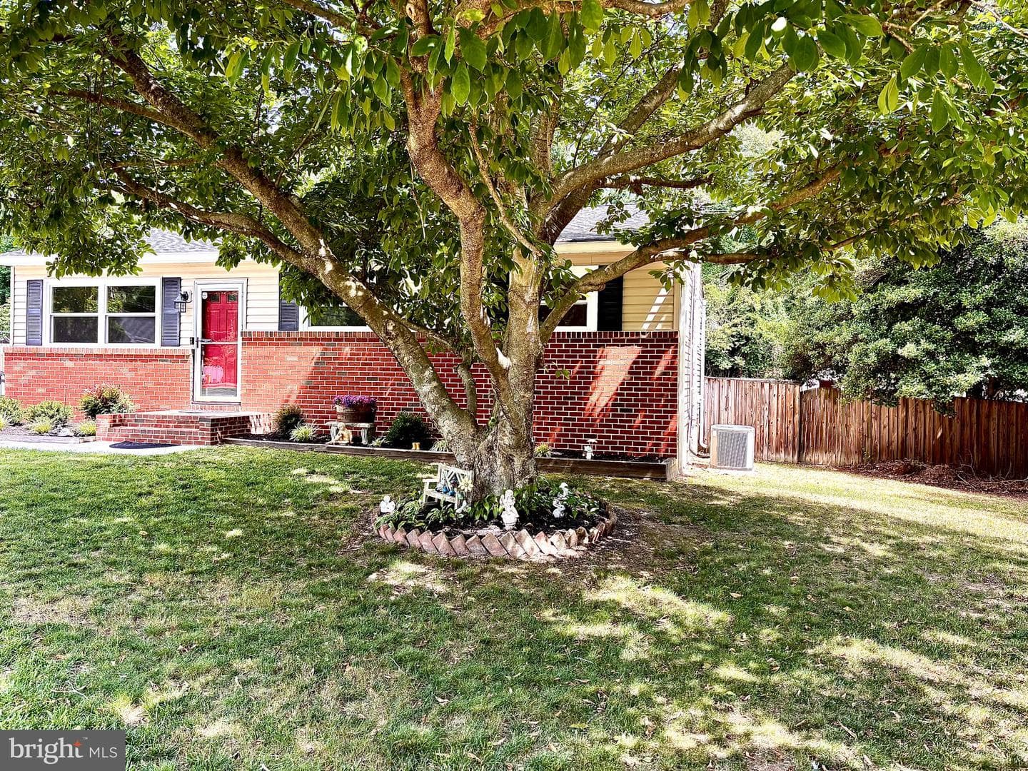 464 Martin Drive photo 3