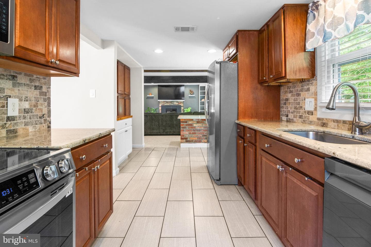 1801 E Regents Park Road photo 20