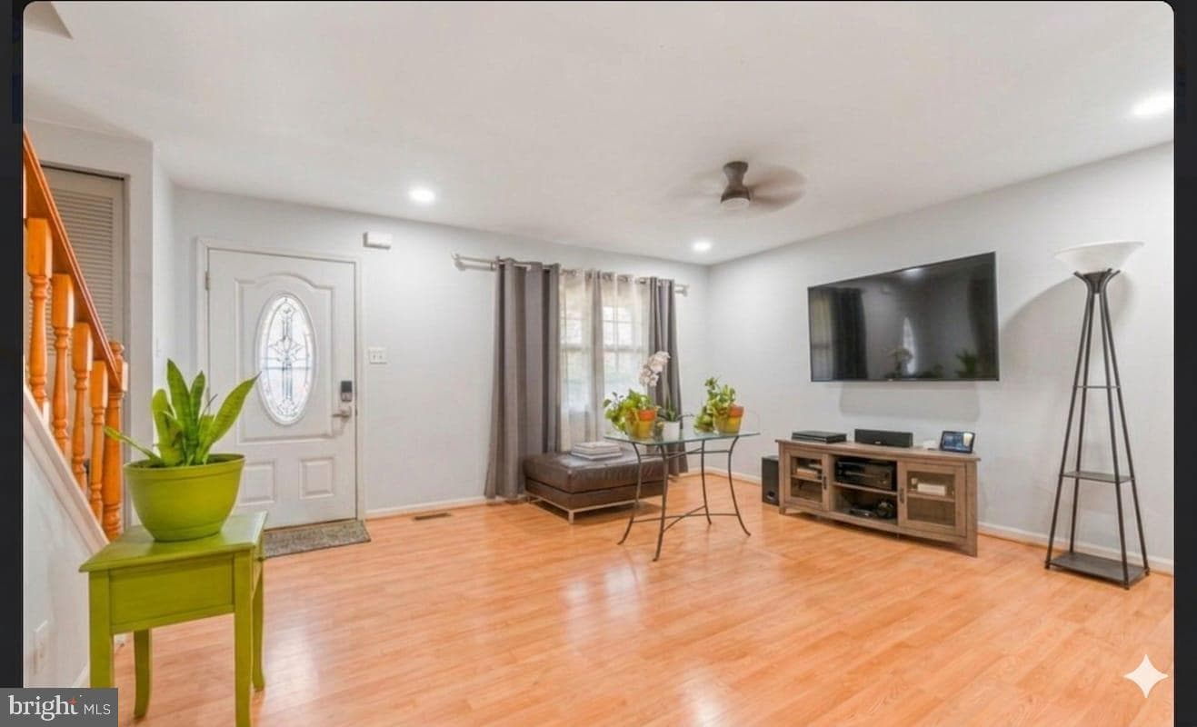 498 Valleywood Road photo 4