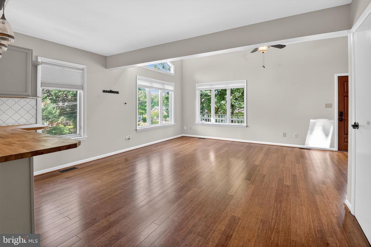 607 Overhill Drive photo 4
