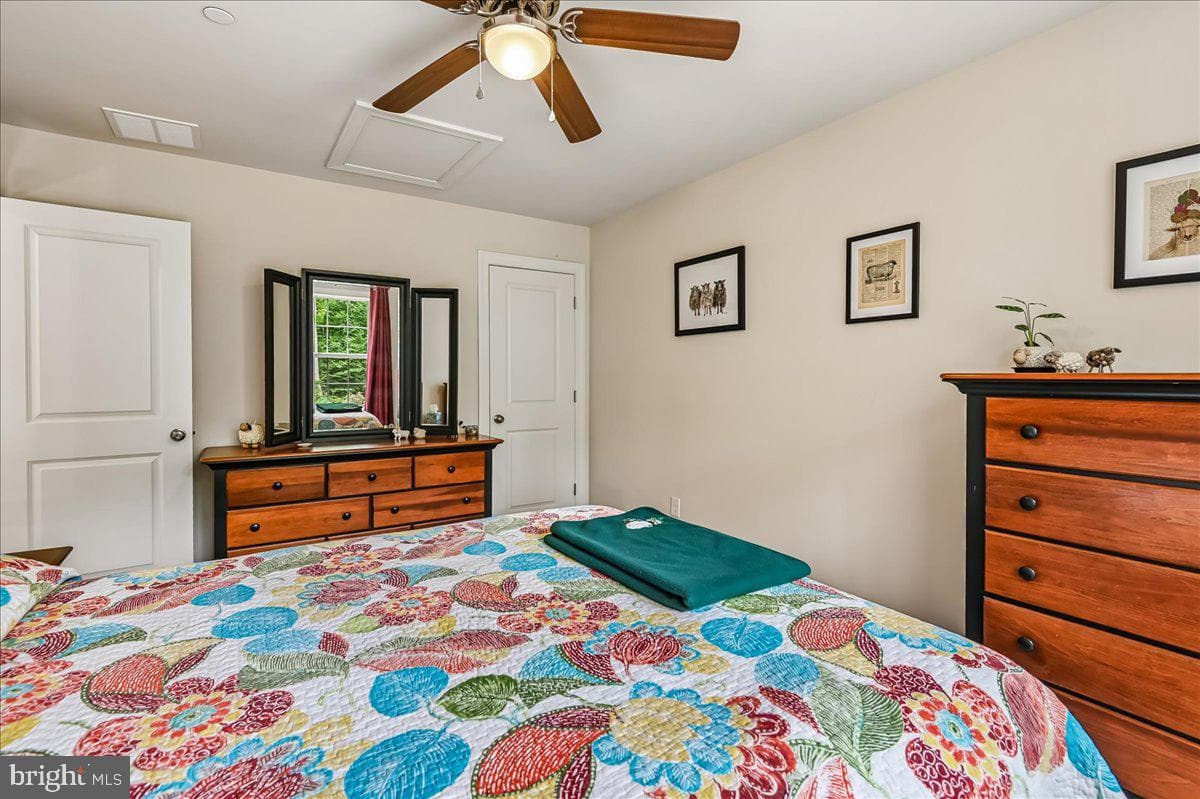 1457 Gilbert Road photo 39