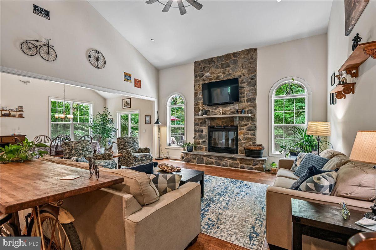 1457 Gilbert Road photo 4