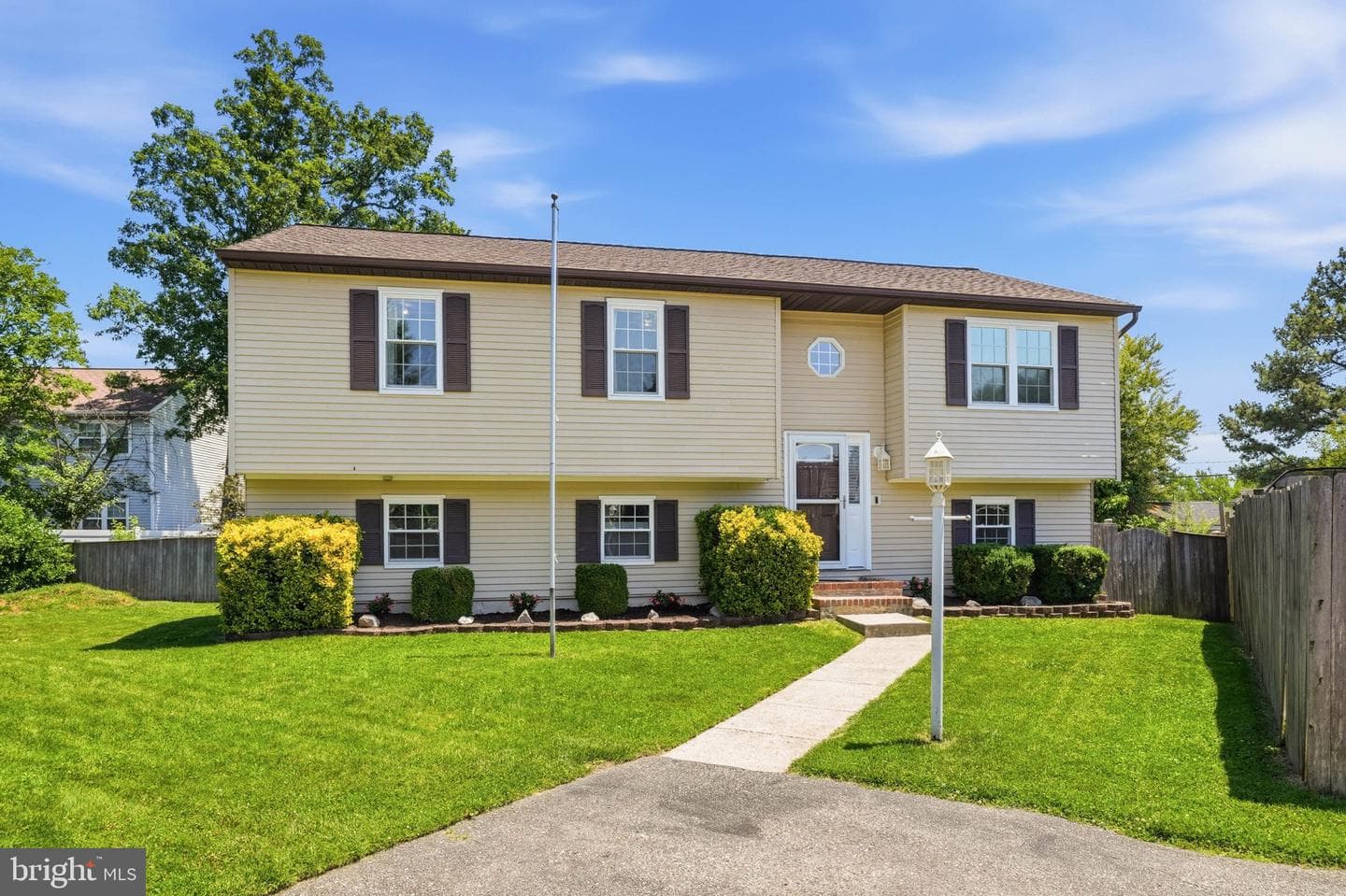 807 Oakwood Road photo 2