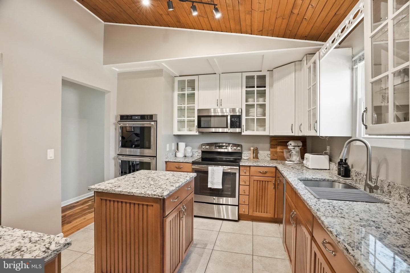 807 Oakwood Road photo 9