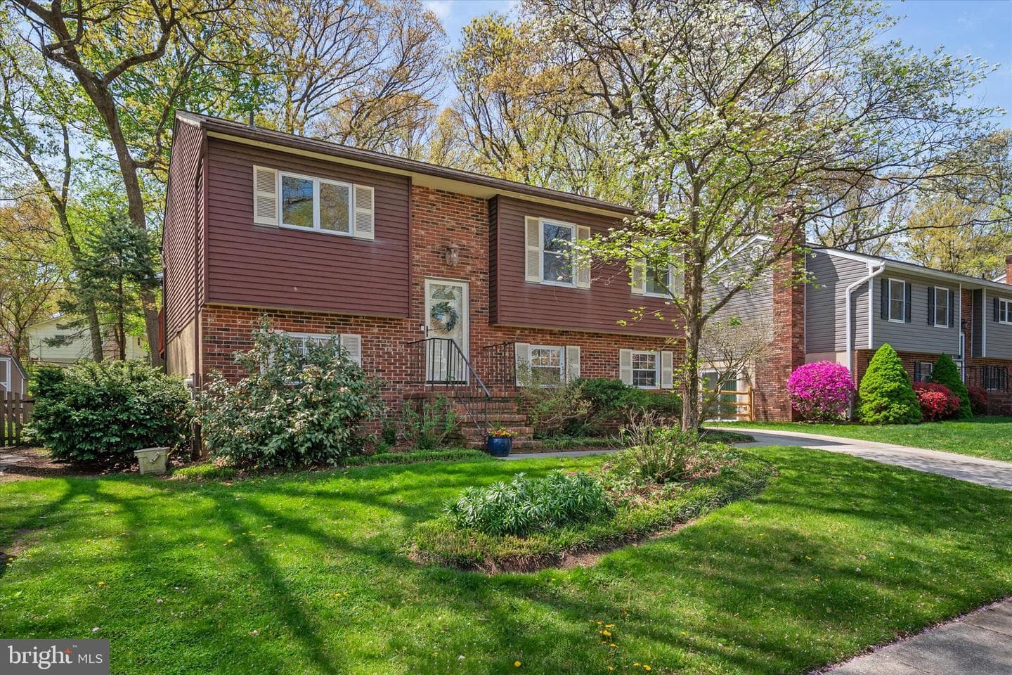 523 Benforest Drive W photo 2