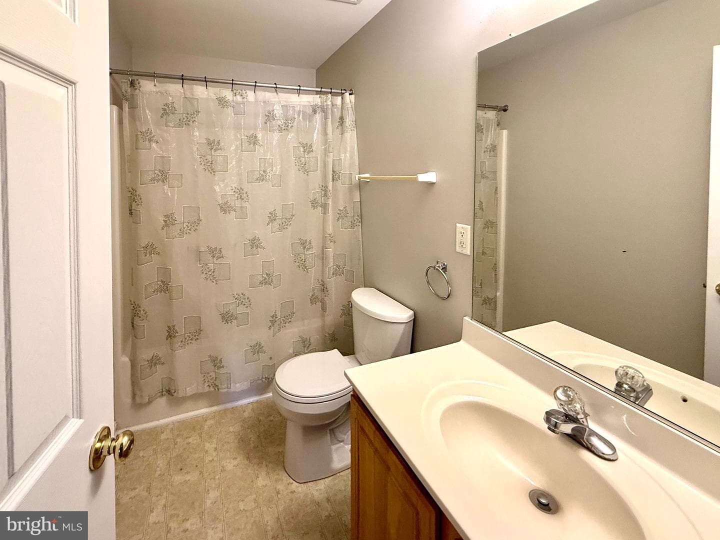 65 Lawrence Avenue photo 17