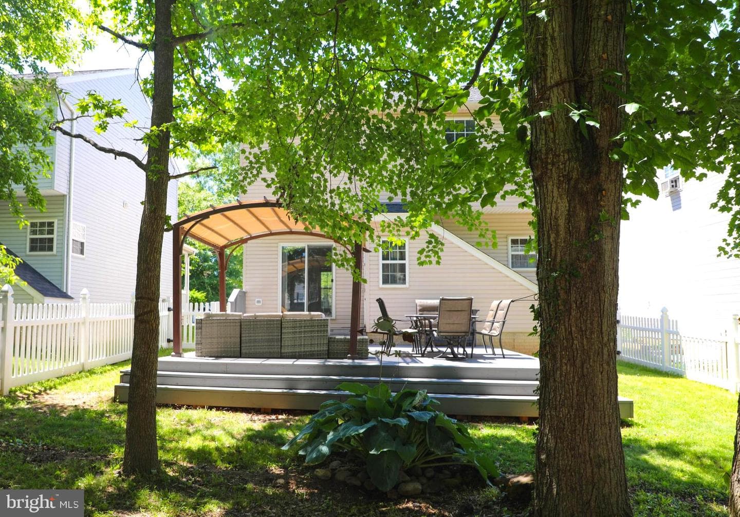 65 Lawrence Avenue photo 28