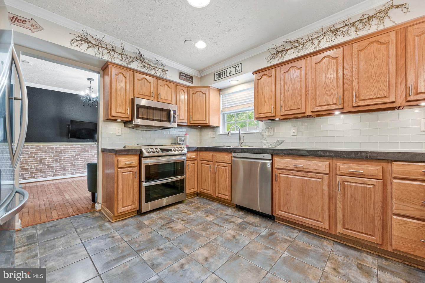 1718 Severn Road photo 4