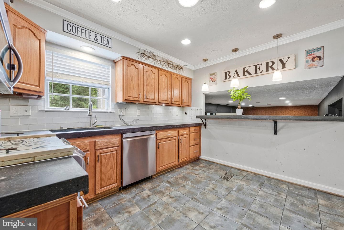 1718 Severn Road photo 5