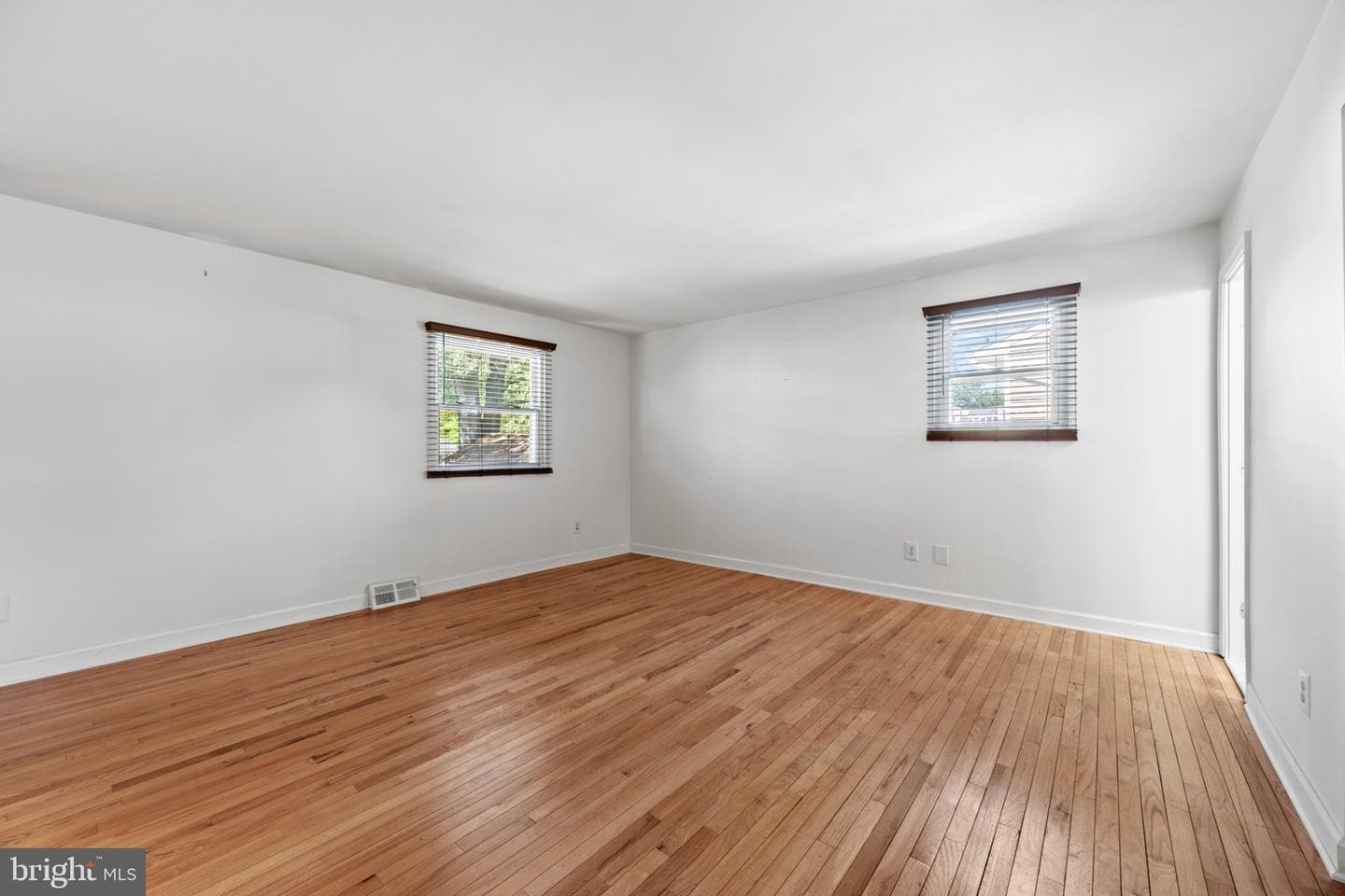 7960 Pipers Path photo 15