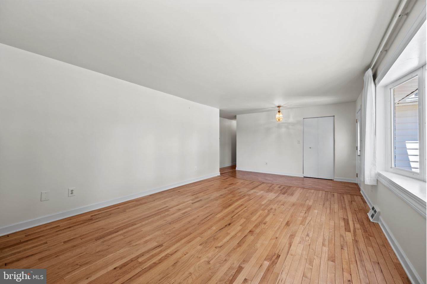 7960 Pipers Path photo 9
