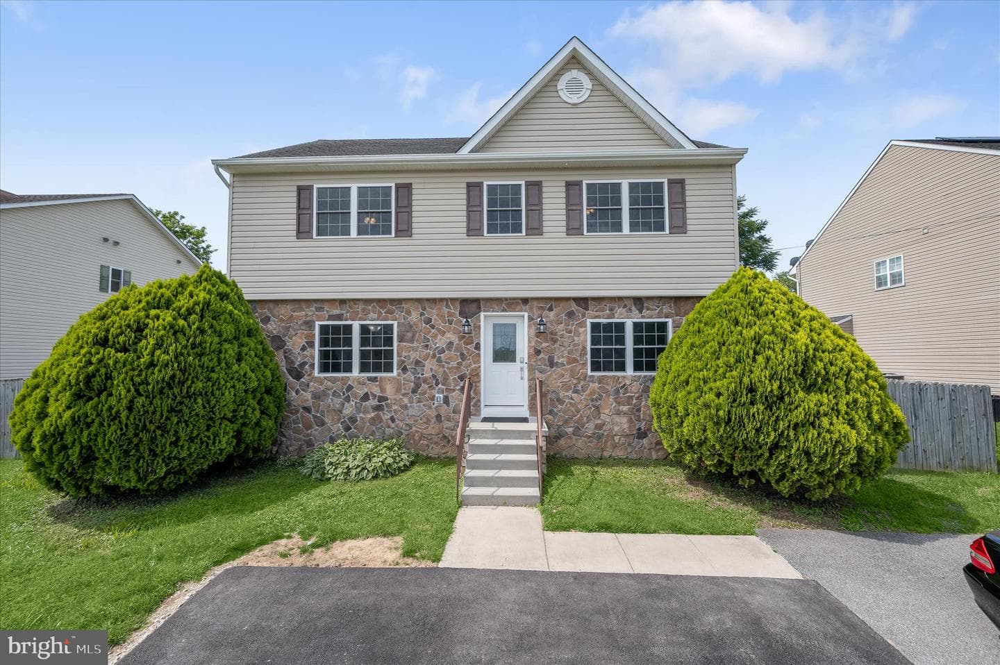 305 Bishop Avenue photo 1