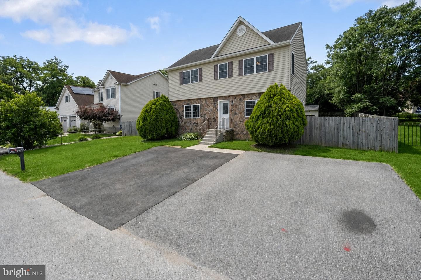 305 Bishop Avenue photo 2