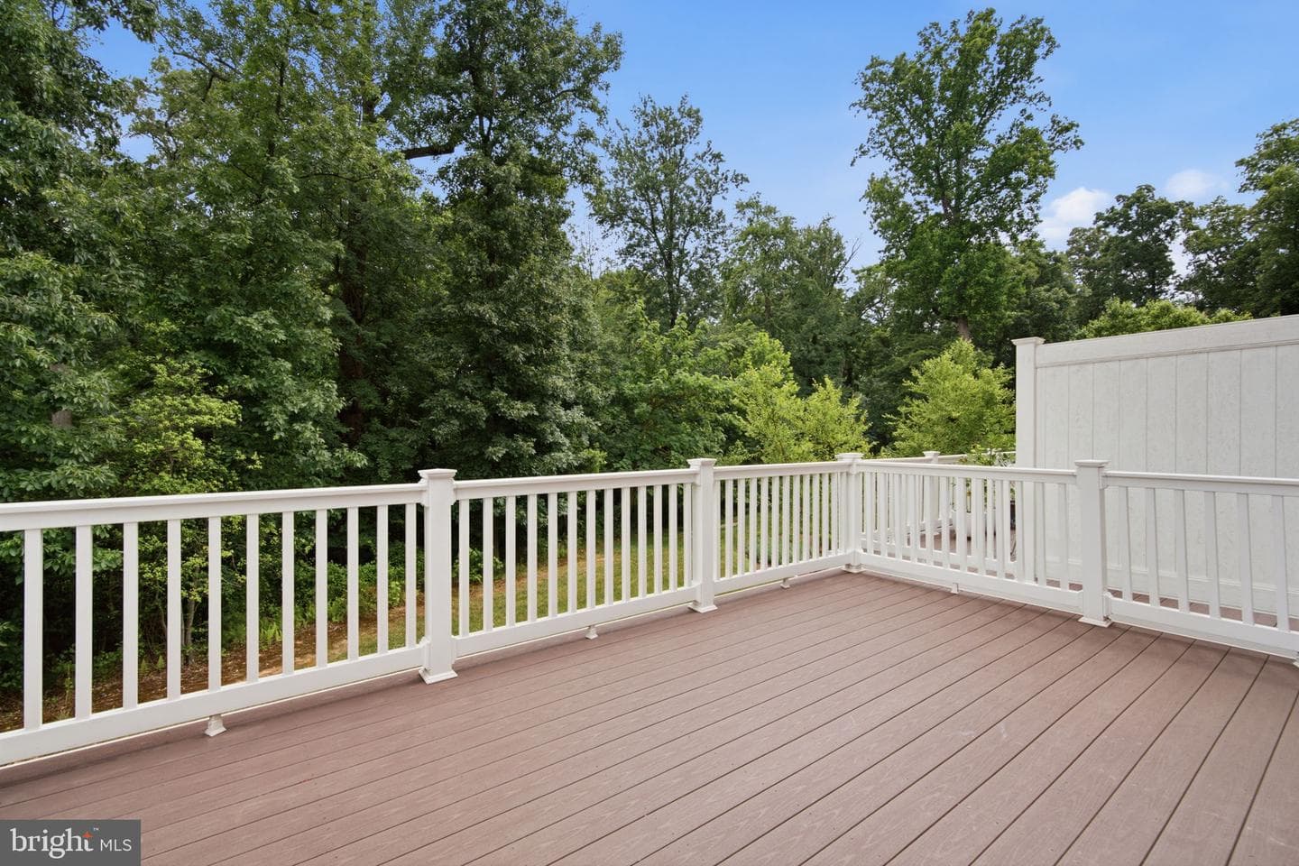1335 Hawthorn Drive photo 22
