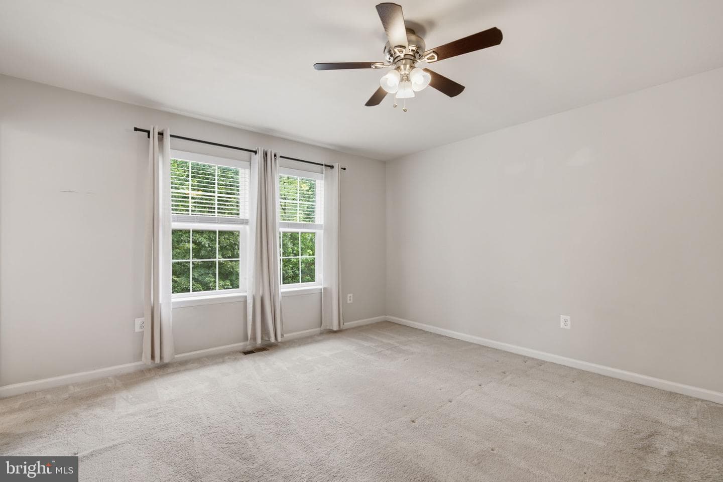 1335 Hawthorn Drive photo 25