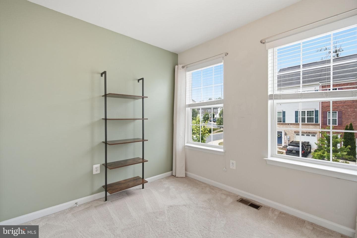 1335 Hawthorn Drive photo 32