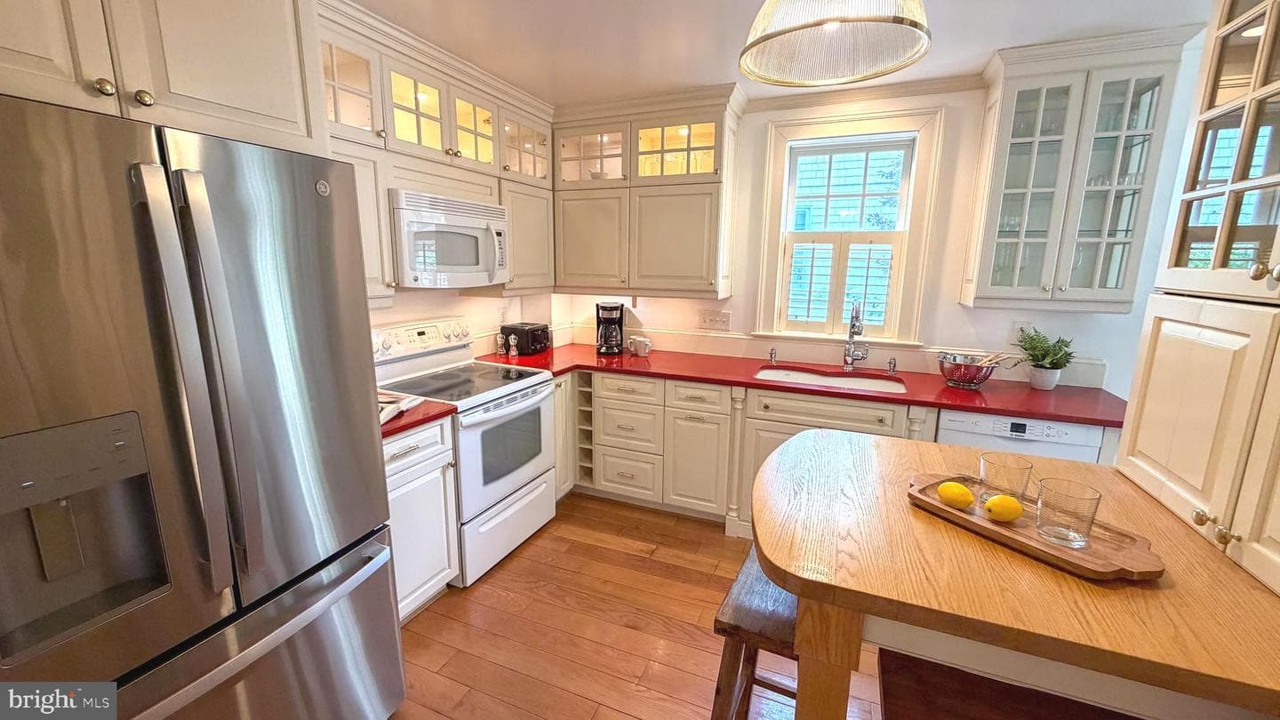 127 Charles Street photo 9