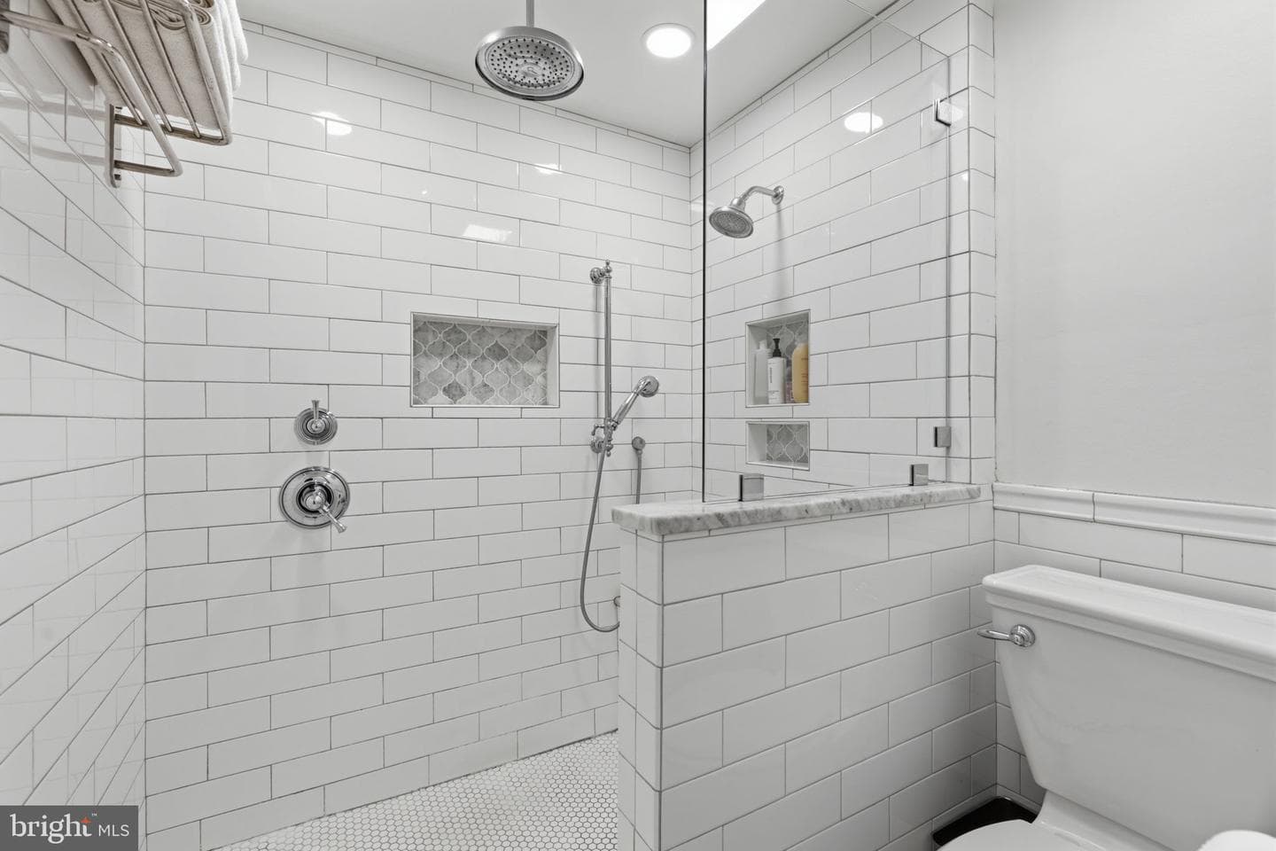 1746 Swinburne Avenue photo 24