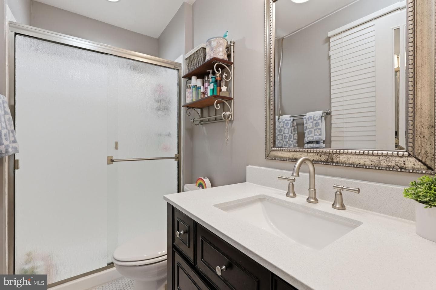 1746 Swinburne Avenue photo 32