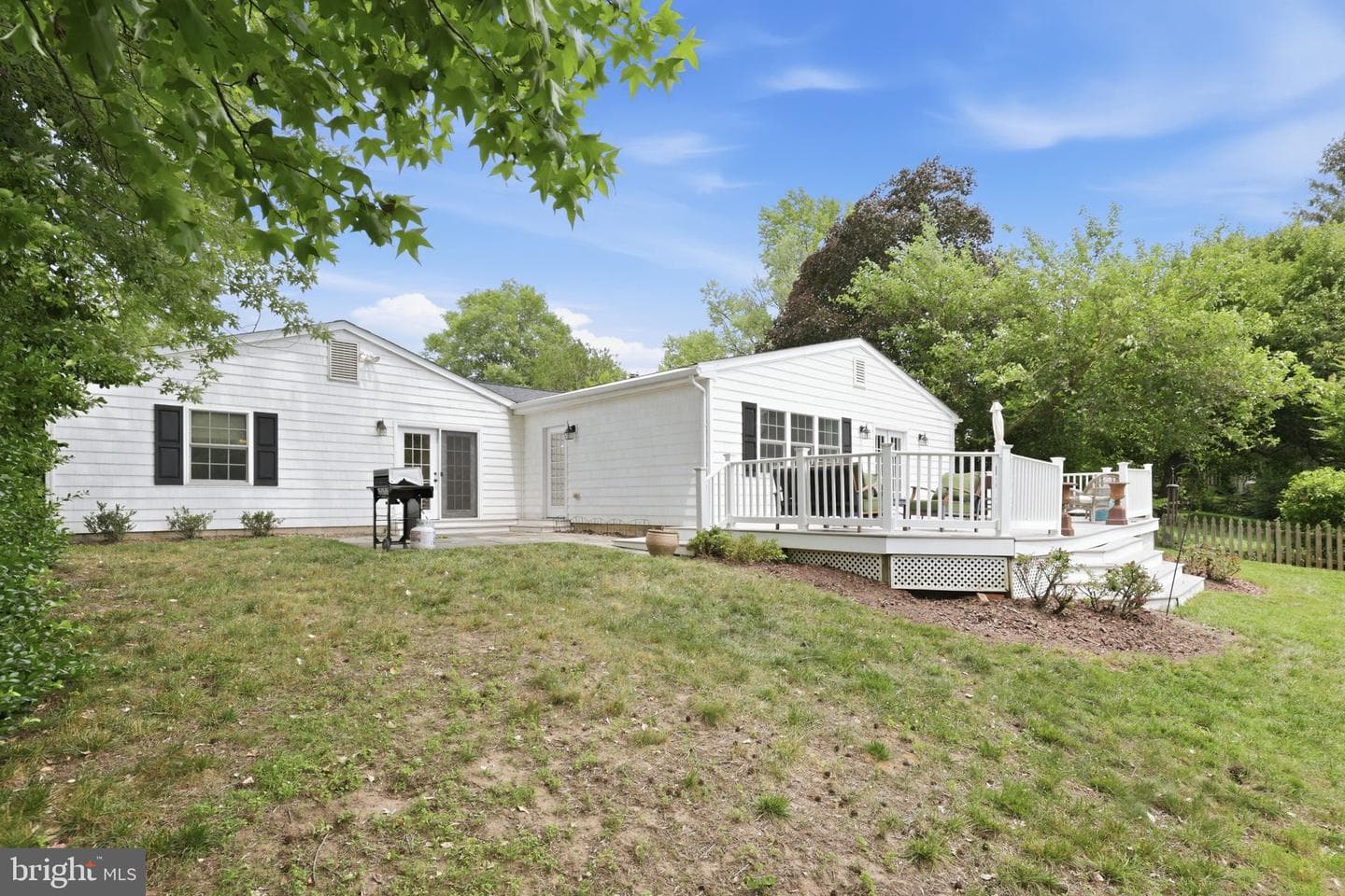 1746 Swinburne Avenue photo 38