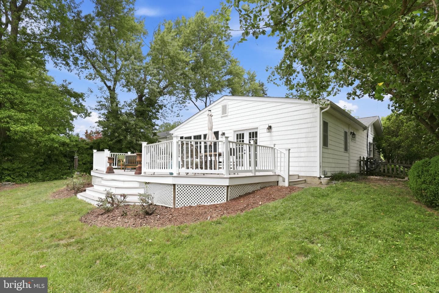 1746 Swinburne Avenue photo 39