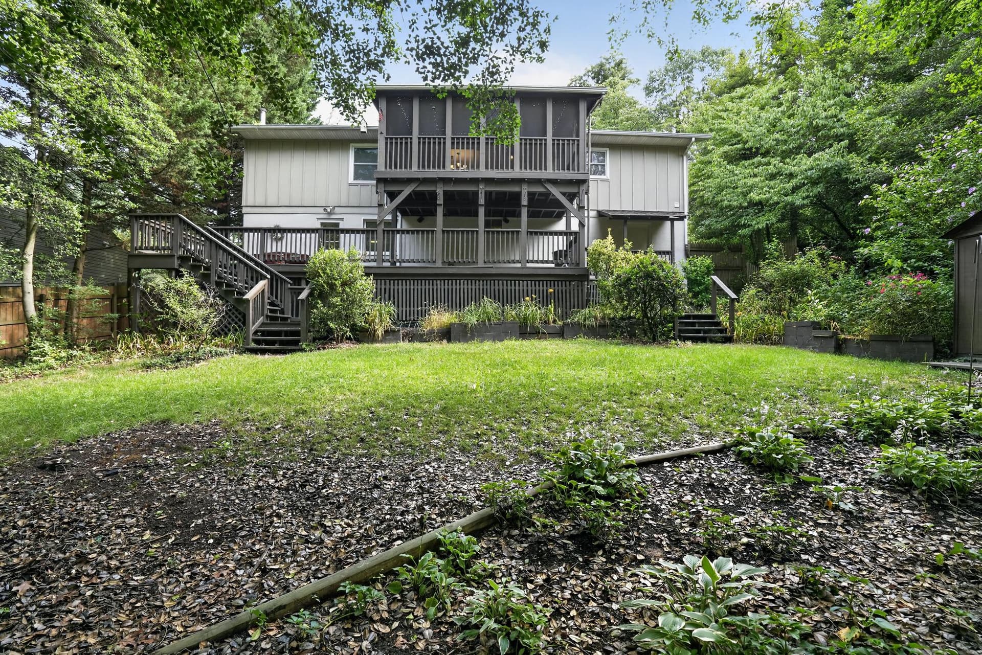 1045 Skyview Drive photo 4