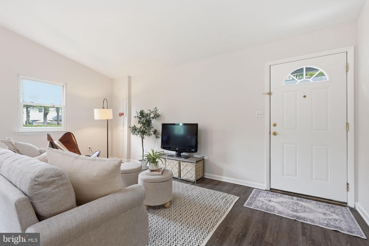1132 Tyler Avenue photo 4