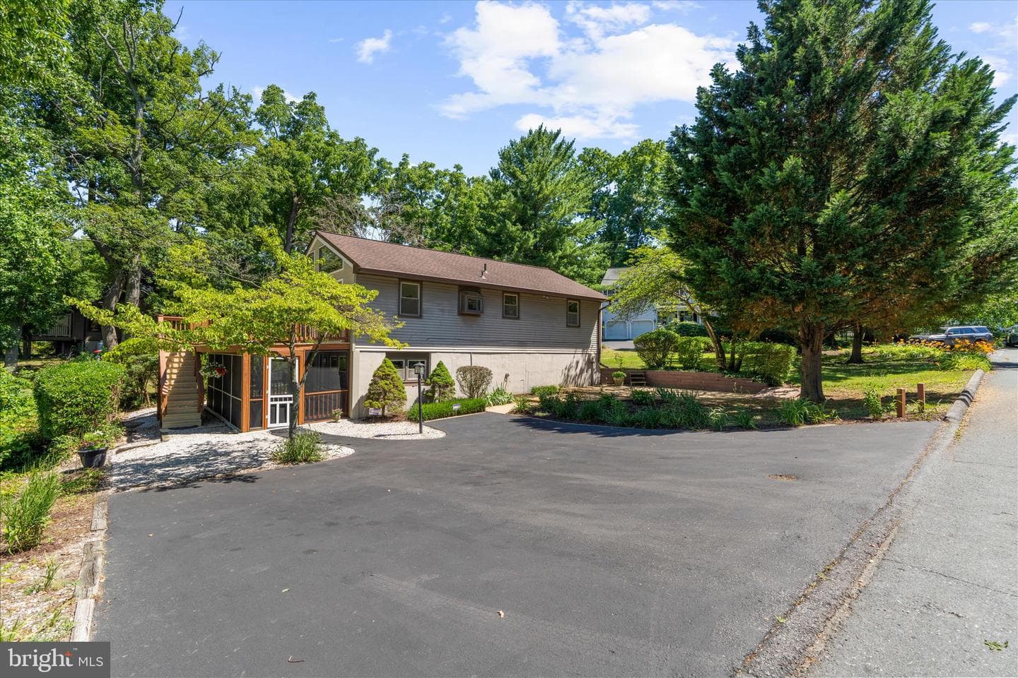1000 Lakeview Lane photo 4