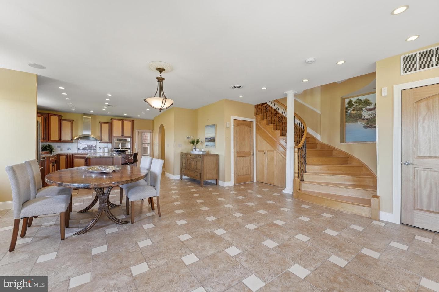 2292 Lake Dr photo 7