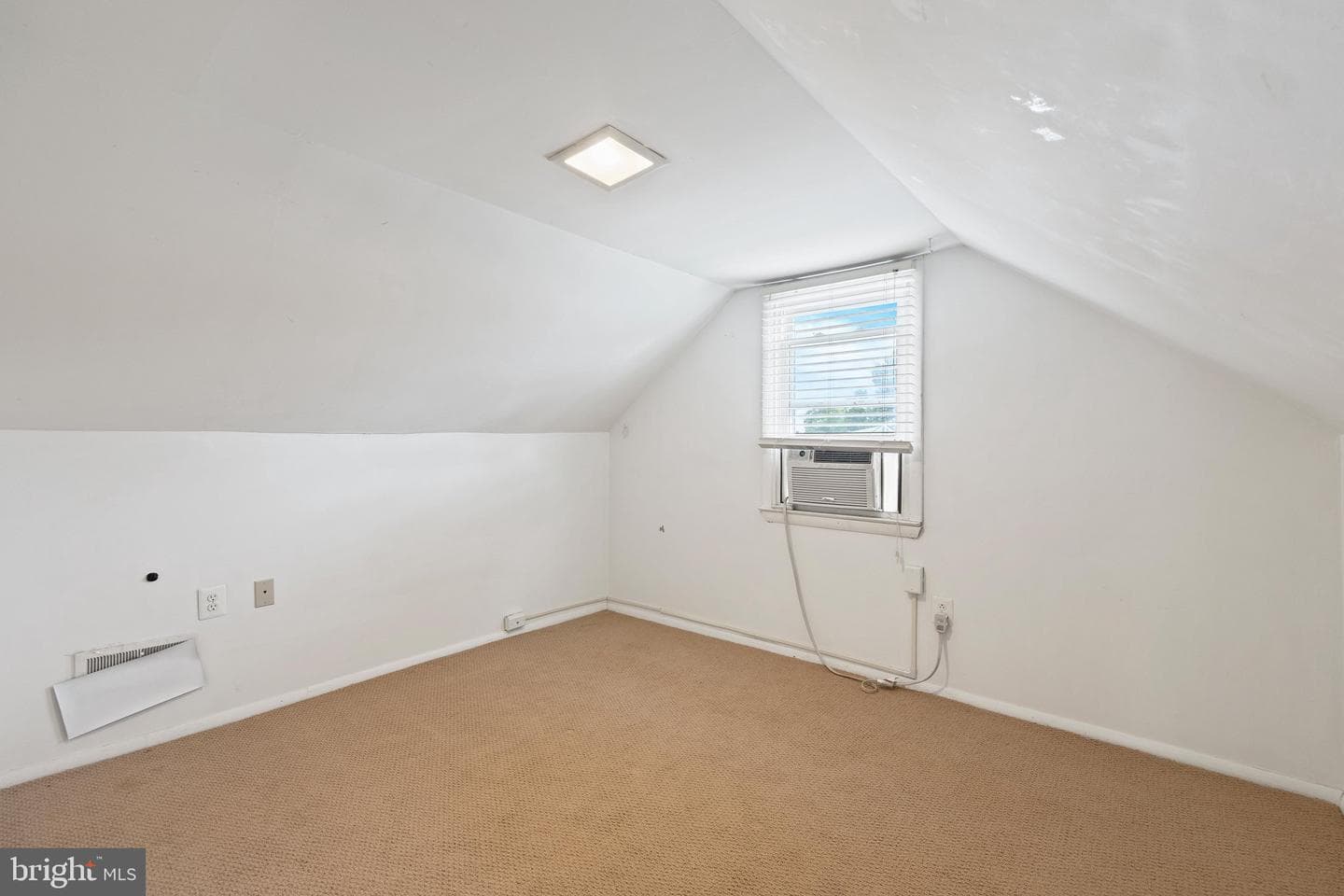 207 Hance Avenue photo 37