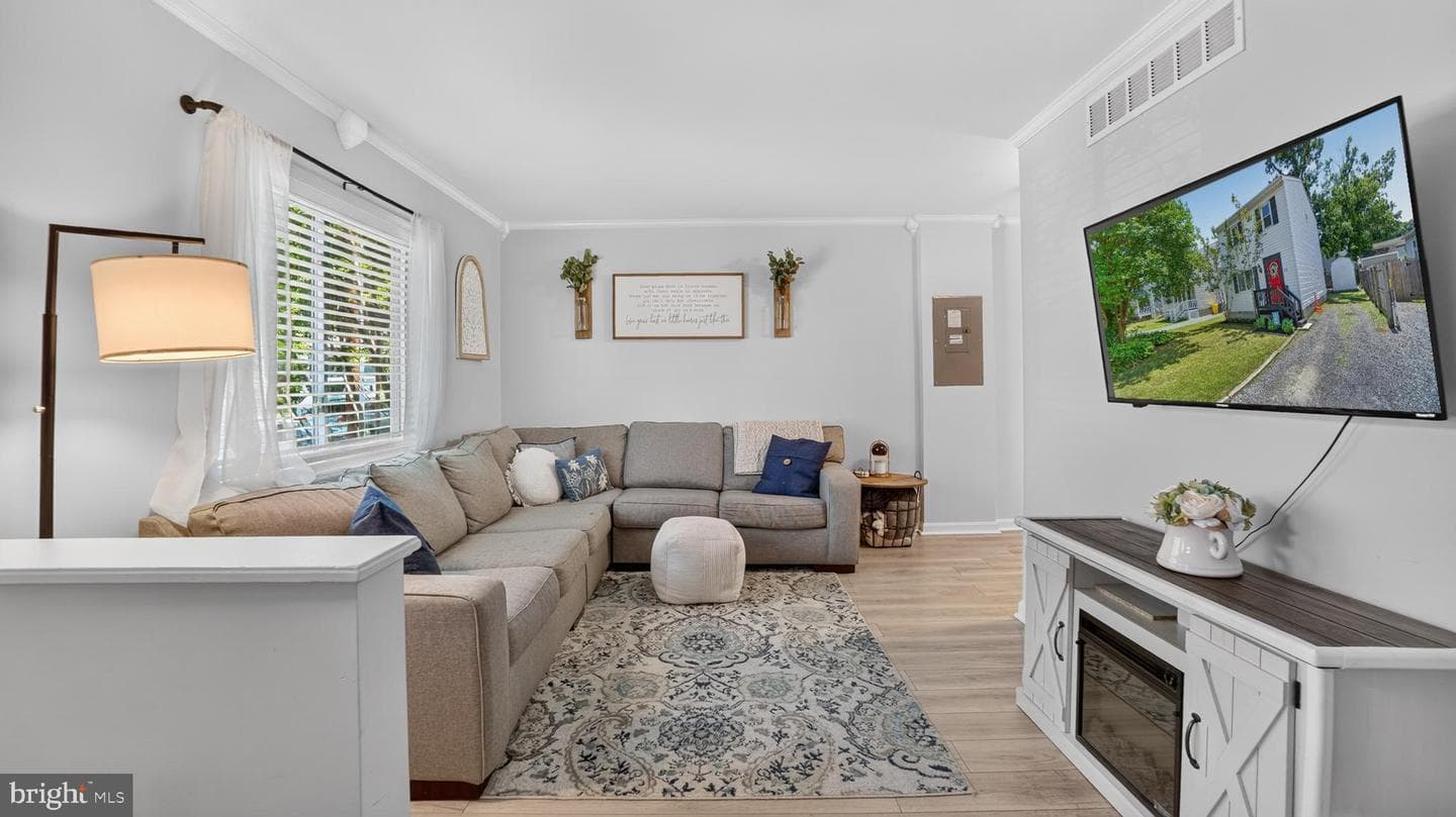 415 Fairmount Drive, Edgewater