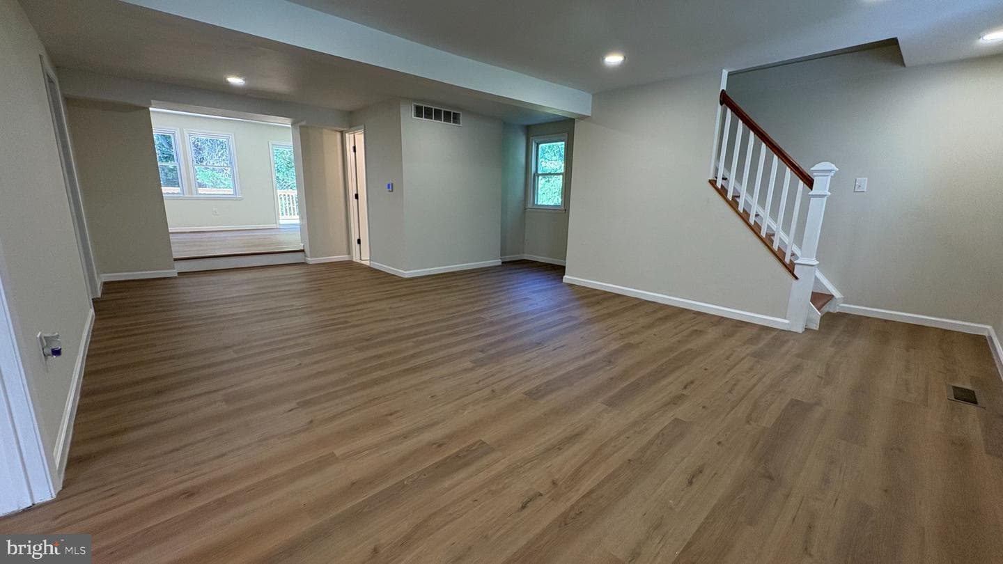 105 Simmons Lane photo 3