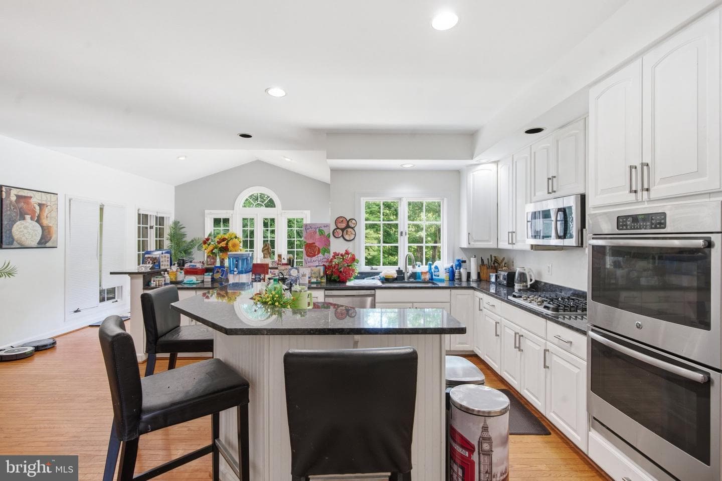 2002 Gresham Lane photo 14