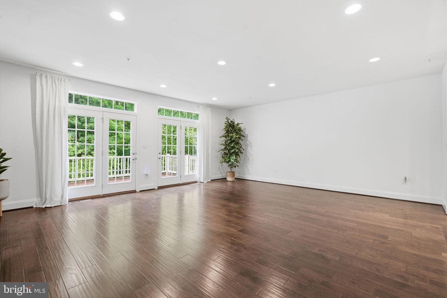 148 Merrimack Way photo 3