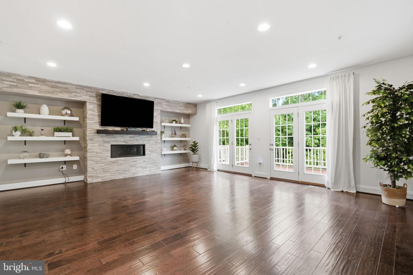 148 Merrimack Way photo 4