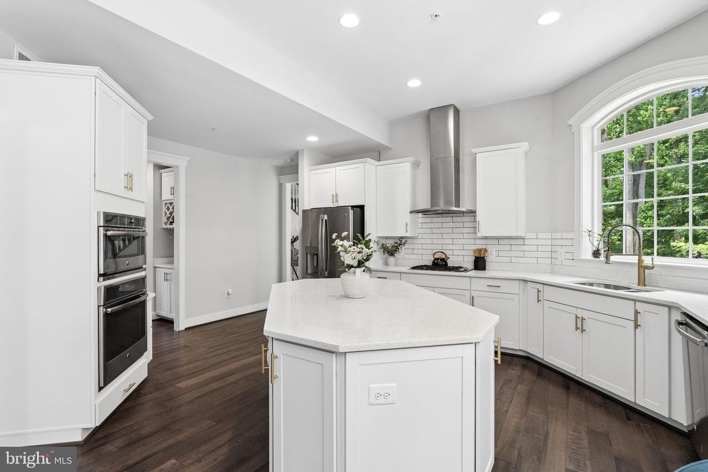 2019 Basil Hall Court photo 19