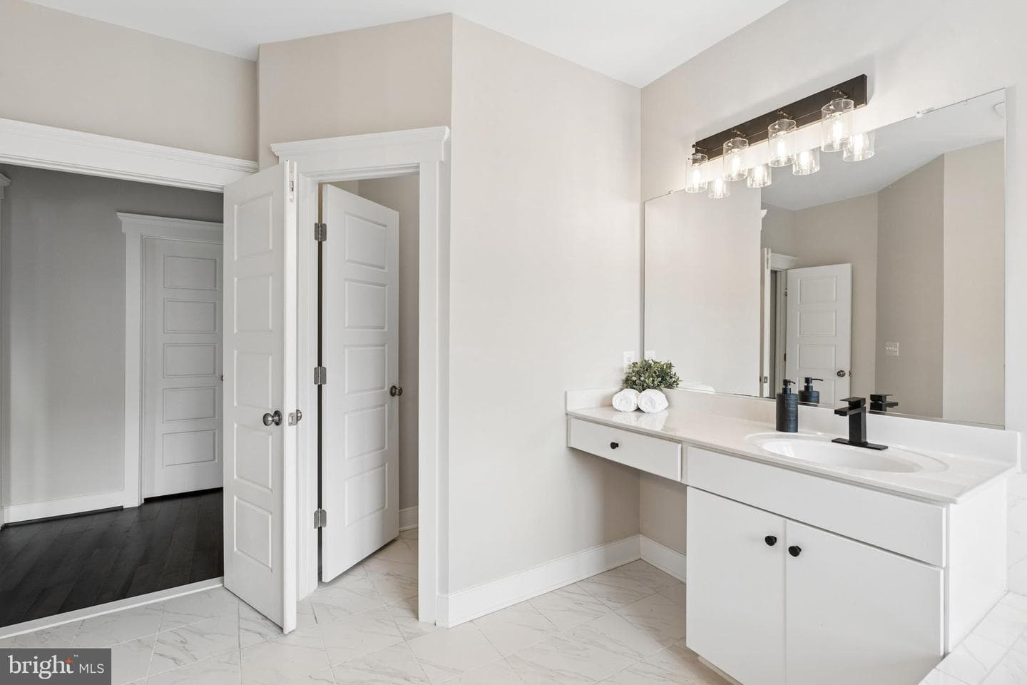 2019 Basil Hall Court photo 55