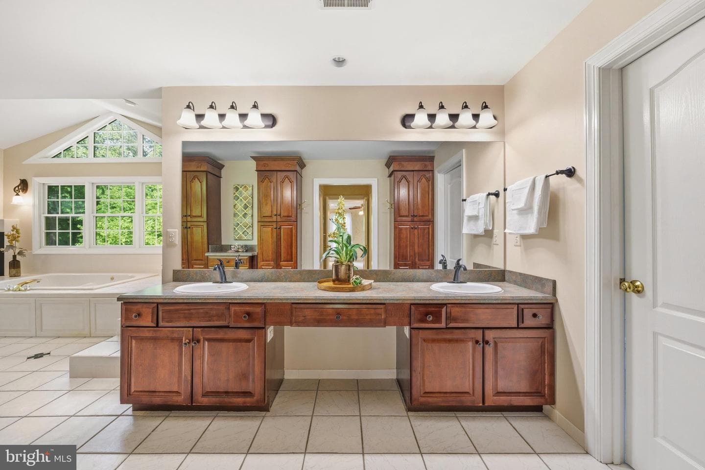 1135 Goldfinch Lane photo 44